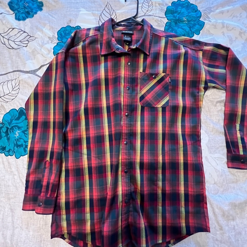 Men’s Medium Burton snap button shirt